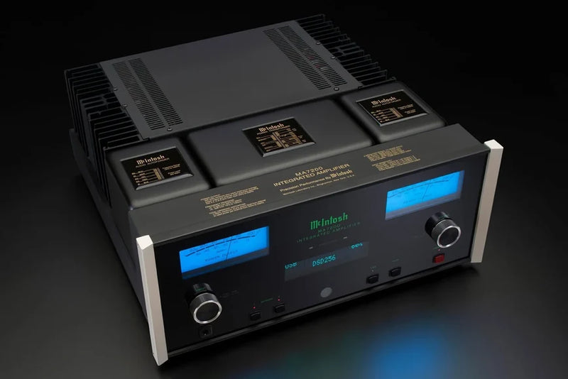 McIntosh MA7200 Integrated Amplifier 2x200W with Autoformers, DA2 DAC & MM/MC Phono Stage